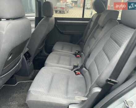 Серый Фольксваген Туран, объемом двигателя 1.9 л и пробегом 290 тыс. км за 4600 $, фото 14 на Automoto.ua