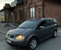 Серый Фольксваген Туран, объемом двигателя 1.6 л и пробегом 340 тыс. км за 5800 $, фото 2 на Automoto.ua