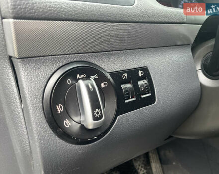 Серый Фольксваген Туран, объемом двигателя 1.9 л и пробегом 290 тыс. км за 4600 $, фото 9 на Automoto.ua