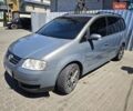 Серый Фольксваген Туран, объемом двигателя 1.6 л и пробегом 329 тыс. км за 5000 $, фото 4 на Automoto.ua