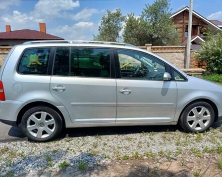 Серый Фольксваген Туран, объемом двигателя 2 л и пробегом 260 тыс. км за 5400 $, фото 2 на Automoto.ua