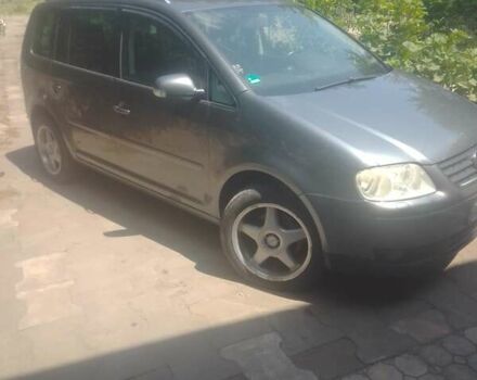 Сірий Фольксваген Туран, об'ємом двигуна 2 л та пробігом 280 тис. км за 7200 $, фото 1 на Automoto.ua