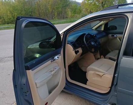 Серый Фольксваген Туран, объемом двигателя 1.6 л и пробегом 235 тыс. км за 4999 $, фото 7 на Automoto.ua