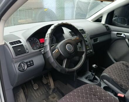 Сірий Фольксваген Туран, об'ємом двигуна 1.6 л та пробігом 270 тис. км за 5600 $, фото 4 на Automoto.ua