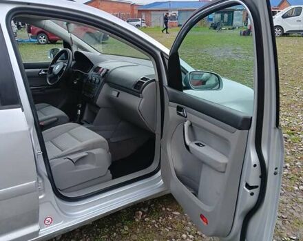 Серый Фольксваген Туран, объемом двигателя 1.6 л и пробегом 237 тыс. км за 4990 $, фото 11 на Automoto.ua