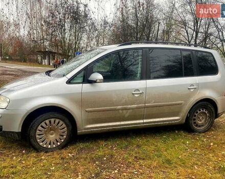 Серый Фольксваген Туран, объемом двигателя 1.9 л и пробегом 365 тыс. км за 5500 $, фото 1 на Automoto.ua