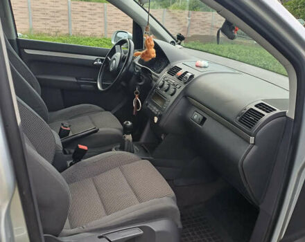 Серый Фольксваген Туран, объемом двигателя 2 л и пробегом 259 тыс. км за 5600 $, фото 2 на Automoto.ua