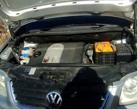 Сірий Фольксваген Туран, об'ємом двигуна 1.6 л та пробігом 261 тис. км за 5200 $, фото 5 на Automoto.ua