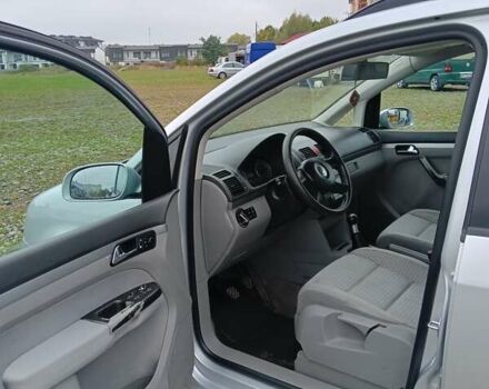 Серый Фольксваген Туран, объемом двигателя 1.6 л и пробегом 237 тыс. км за 4990 $, фото 7 на Automoto.ua