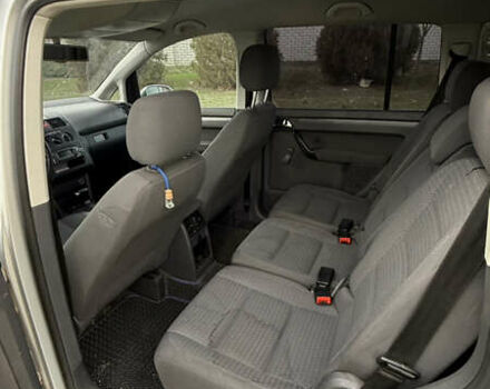 Сірий Фольксваген Туран, об'ємом двигуна 1.6 л та пробігом 344 тис. км за 4600 $, фото 5 на Automoto.ua