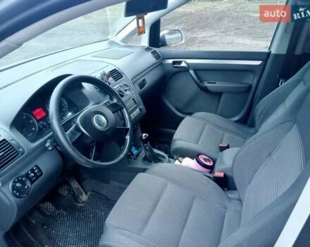 Серый Фольксваген Туран, объемом двигателя 1.9 л и пробегом 325 тыс. км за 5650 $, фото 6 на Automoto.ua