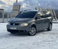 Сірий Фольксваген Туран, об'ємом двигуна 1.6 л та пробігом 293 тис. км за 5300 $, фото 1 на Automoto.ua