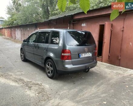 Серый Фольксваген Туран, объемом двигателя 1.6 л и пробегом 270 тыс. км за 5100 $, фото 3 на Automoto.ua