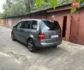 Серый Фольксваген Туран, объемом двигателя 1.6 л и пробегом 270 тыс. км за 5100 $, фото 3 на Automoto.ua