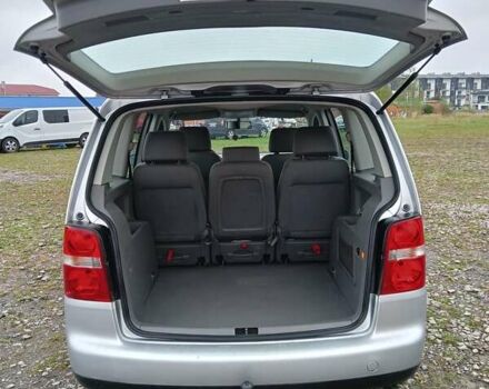 Серый Фольксваген Туран, объемом двигателя 1.6 л и пробегом 237 тыс. км за 4990 $, фото 18 на Automoto.ua