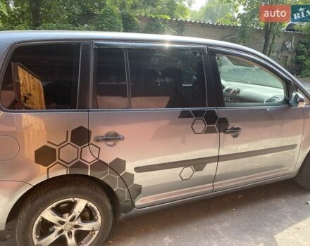 Серый Фольксваген Туран, объемом двигателя 1.6 л и пробегом 270 тыс. км за 5100 $, фото 7 на Automoto.ua