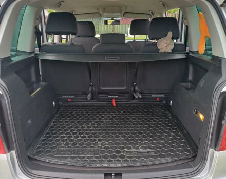 Серый Фольксваген Туран, объемом двигателя 2 л и пробегом 259 тыс. км за 5600 $, фото 3 на Automoto.ua