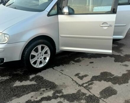 Серый Фольксваген Туран, объемом двигателя 1.6 л и пробегом 210 тыс. км за 4500 $, фото 1 на Automoto.ua