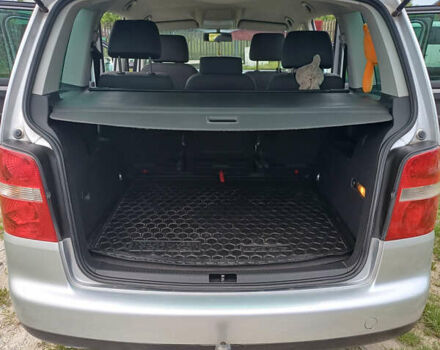 Серый Фольксваген Туран, объемом двигателя 2 л и пробегом 259 тыс. км за 5600 $, фото 4 на Automoto.ua