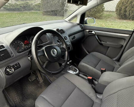 Сірий Фольксваген Туран, об'ємом двигуна 1.6 л та пробігом 344 тис. км за 4600 $, фото 2 на Automoto.ua