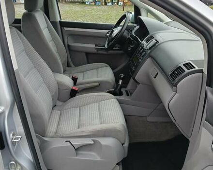 Серый Фольксваген Туран, объемом двигателя 1.6 л и пробегом 237 тыс. км за 4990 $, фото 12 на Automoto.ua