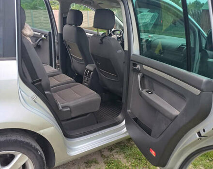 Серый Фольксваген Туран, объемом двигателя 2 л и пробегом 259 тыс. км за 5600 $, фото 5 на Automoto.ua