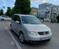 Серый Фольксваген Туран, объемом двигателя 2 л и пробегом 260 тыс. км за 5400 $, фото 1 на Automoto.ua
