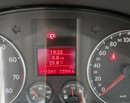 Сірий Фольксваген Туран, об'ємом двигуна 1.6 л та пробігом 211 тис. км за 5600 $, фото 2 на Automoto.ua