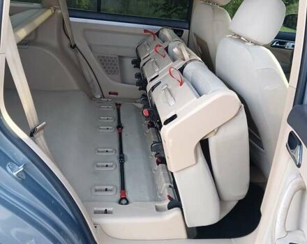 Серый Фольксваген Туран, объемом двигателя 1.6 л и пробегом 235 тыс. км за 4999 $, фото 18 на Automoto.ua