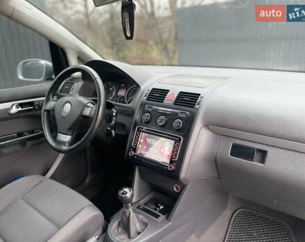 Серый Фольксваген Туран, объемом двигателя 1.9 л и пробегом 290 тыс. км за 4600 $, фото 11 на Automoto.ua