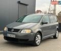 Серый Фольксваген Туран, объемом двигателя 1.6 л и пробегом 250 тыс. км за 4050 $, фото 1 на Automoto.ua