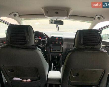 Серый Фольксваген Туран, объемом двигателя 2 л и пробегом 298 тыс. км за 6750 $, фото 10 на Automoto.ua