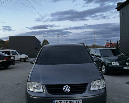 Сірий Фольксваген Туран, об'ємом двигуна 1.6 л та пробігом 270 тис. км за 5100 $, фото 1 на Automoto.ua