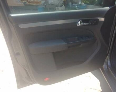 Сірий Фольксваген Туран, об'ємом двигуна 2 л та пробігом 280 тис. км за 7200 $, фото 9 на Automoto.ua