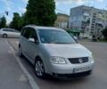 Серый Фольксваген Туран, объемом двигателя 2 л и пробегом 259 тыс. км за 5600 $, фото 1 на Automoto.ua