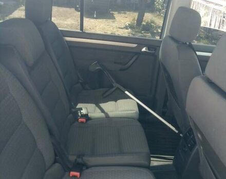 Сірий Фольксваген Туран, об'ємом двигуна 1.6 л та пробігом 270 тис. км за 6500 $, фото 3 на Automoto.ua