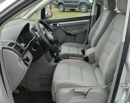 Серый Фольксваген Туран, объемом двигателя 1.6 л и пробегом 237 тыс. км за 4990 $, фото 8 на Automoto.ua