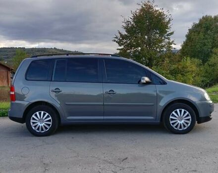 Серый Фольксваген Туран, объемом двигателя 1.6 л и пробегом 235 тыс. км за 4999 $, фото 3 на Automoto.ua