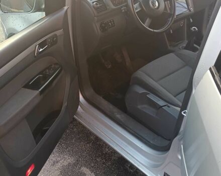 Серый Фольксваген Туран, объемом двигателя 1.6 л и пробегом 210 тыс. км за 4500 $, фото 2 на Automoto.ua