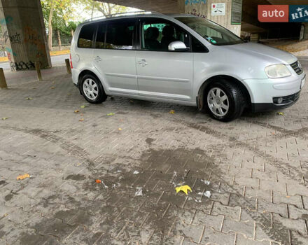 Серый Фольксваген Туран, объемом двигателя 2 л и пробегом 298 тыс. км за 6750 $, фото 3 на Automoto.ua