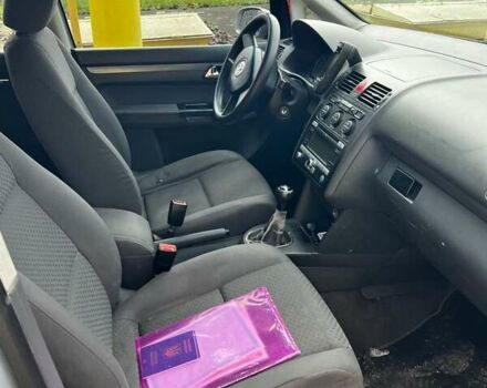 Серый Фольксваген Туран, объемом двигателя 1.9 л и пробегом 400 тыс. км за 5500 $, фото 3 на Automoto.ua