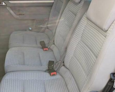 Серый Фольксваген Туран, объемом двигателя 1.9 л и пробегом 300 тыс. км за 5100 $, фото 4 на Automoto.ua