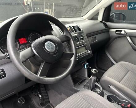 Серый Фольксваген Туран, объемом двигателя 1.9 л и пробегом 281 тыс. км за 6700 $, фото 54 на Automoto.ua