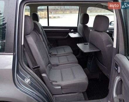 Серый Фольксваген Туран, объемом двигателя 1.6 л и пробегом 238 тыс. км за 4299 $, фото 19 на Automoto.ua