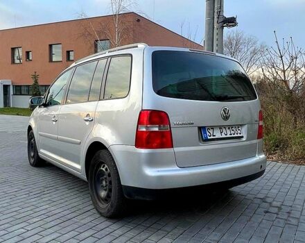 Сірий Фольксваген Туран, об'ємом двигуна 2 л та пробігом 300 тис. км за 2700 $, фото 6 на Automoto.ua