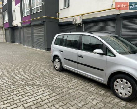 Серый Фольксваген Туран, объемом двигателя 1.6 л и пробегом 258 тыс. км за 5350 $, фото 4 на Automoto.ua