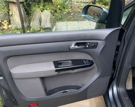 Серый Фольксваген Туран, объемом двигателя 1.6 л и пробегом 320 тыс. км за 5500 $, фото 13 на Automoto.ua