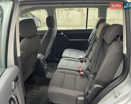 Серый Фольксваген Туран, объемом двигателя 1.6 л и пробегом 258 тыс. км за 5350 $, фото 16 на Automoto.ua