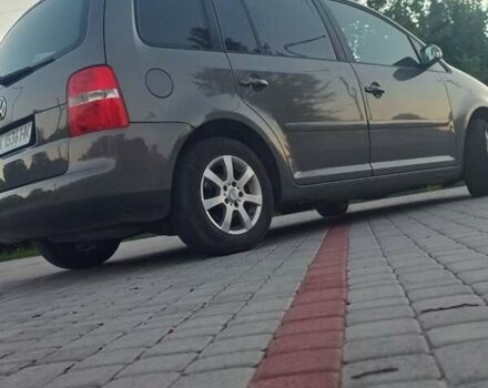 Серый Фольксваген Туран, объемом двигателя 1.98 л и пробегом 219 тыс. км за 5300 $, фото 4 на Automoto.ua