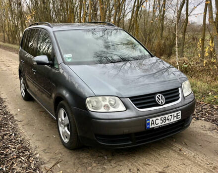 Серый Фольксваген Туран, объемом двигателя 1.9 л и пробегом 300 тыс. км за 5500 $, фото 1 на Automoto.ua